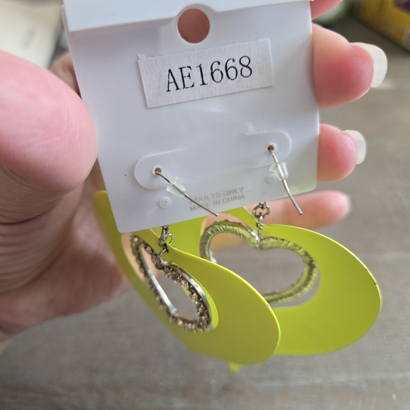 Reina NWT Neon Yellow Heart Earrings - Picture 5 of 5